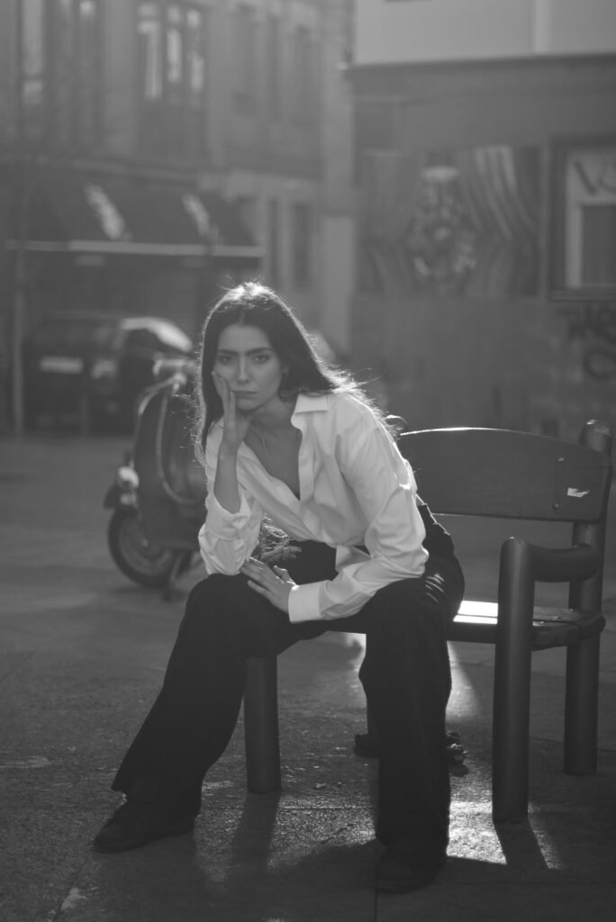 Retrato en blanco y negro de Júlia Puñet