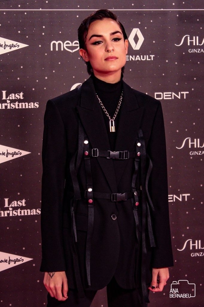 Editorial and social media coverage featuring Natalia Lacunza wearing a custom-designed harness look by Júlia Puñet during LOS40 Music Awards 2019, highlighting the project’s visibility across music and entertainment media platforms.